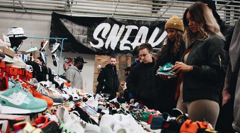 Uk store sneaker con