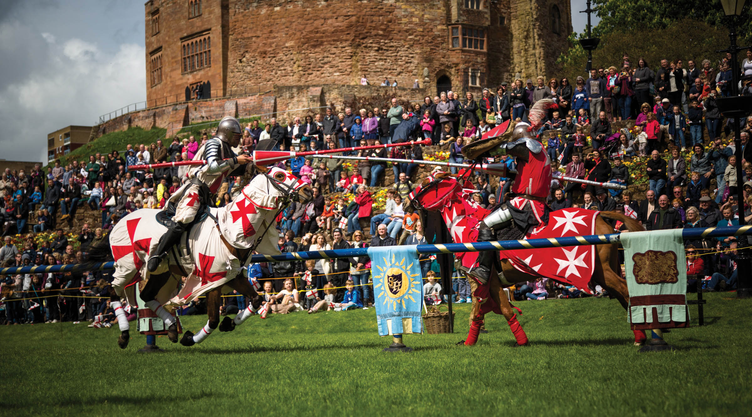 В уэльсе бегуны и всадники. Праздники Великобритании St George's Day. Уэльс Дэй Уэльс Дэй. День Святого Георгия в Великобритании. St George's Day - 23 April.